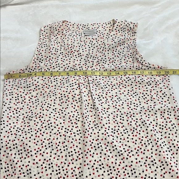 Van Heusen cream heart sleeveless v neck top size medium - Picture 8 of 10